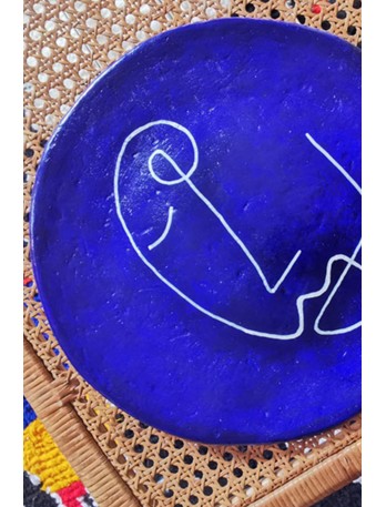 Piattino decorativo in ceramica blu realizzato artigianalmente in Tunisia.