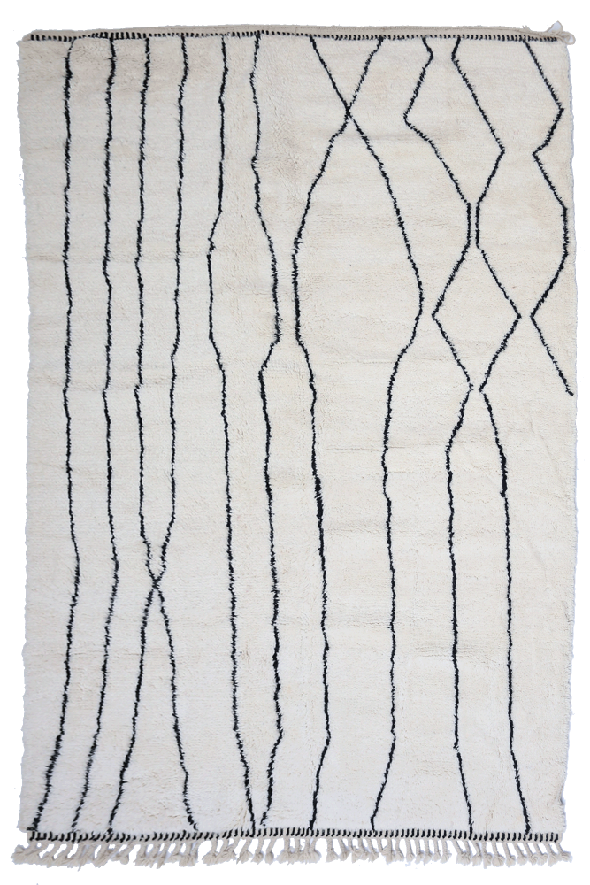 Très grand tapis berbère Béni Ouarain blanc avec des asymétriques noires