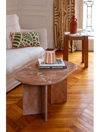 Table basse en marbre corail con&ccedil;ue de fa&ccedil;on artisanale au Maroc