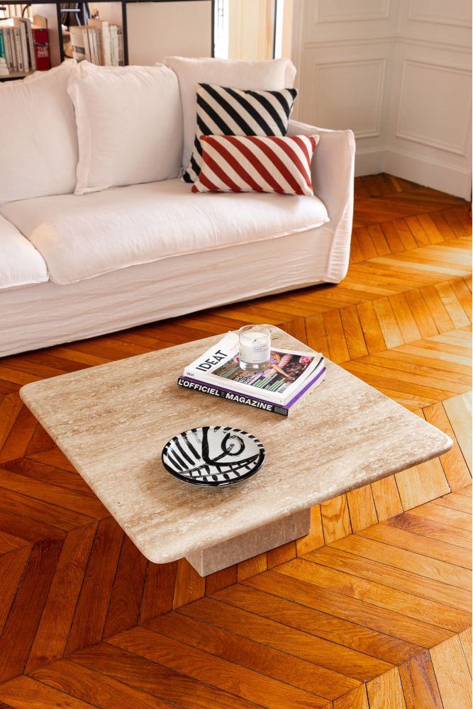 Table basse carré en travertin