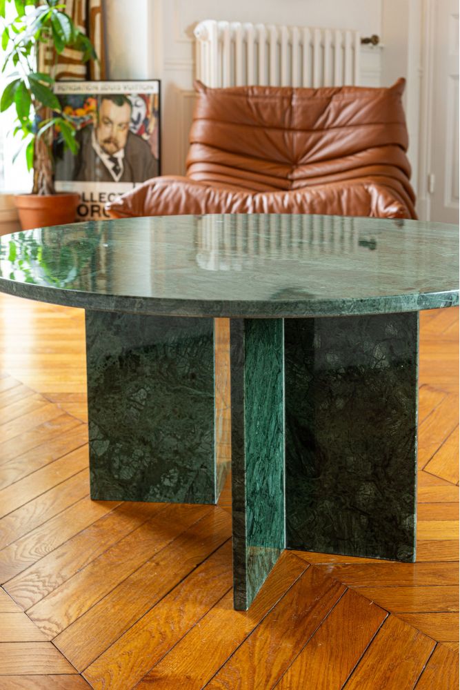 Ronde salontafel van smaragdgroen marmer