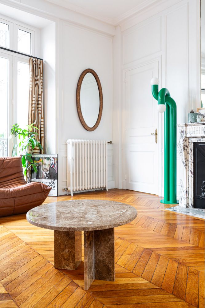 Ronde salontafel van beige marmer