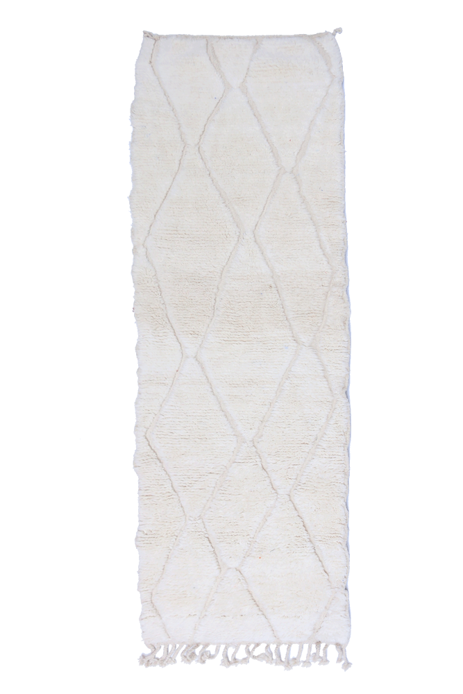 Grand tapis berbère Béni Ouarain couloir blanc uni avec losanges gravés