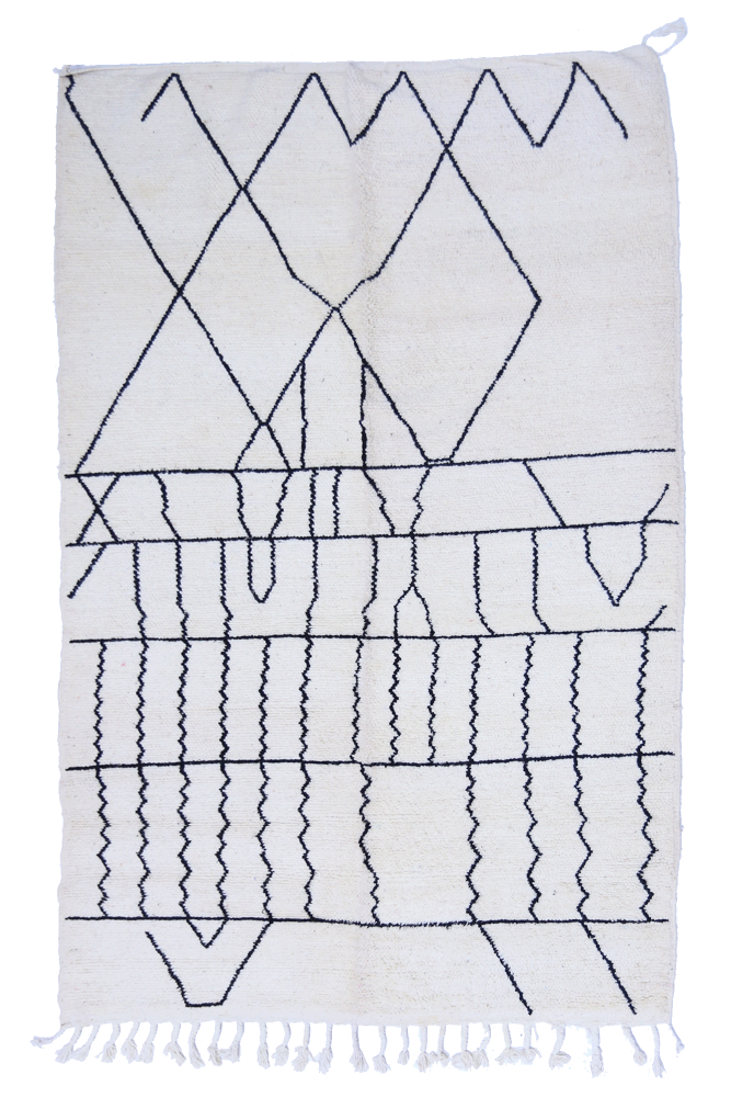 Großer weißer Berber-Beni-Ouarain-Teppich mit schwarzen, primitiven Linien.