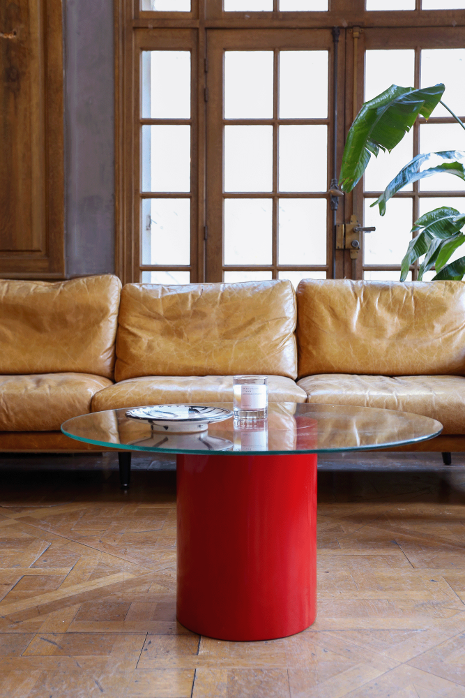 Table basse pied rouge