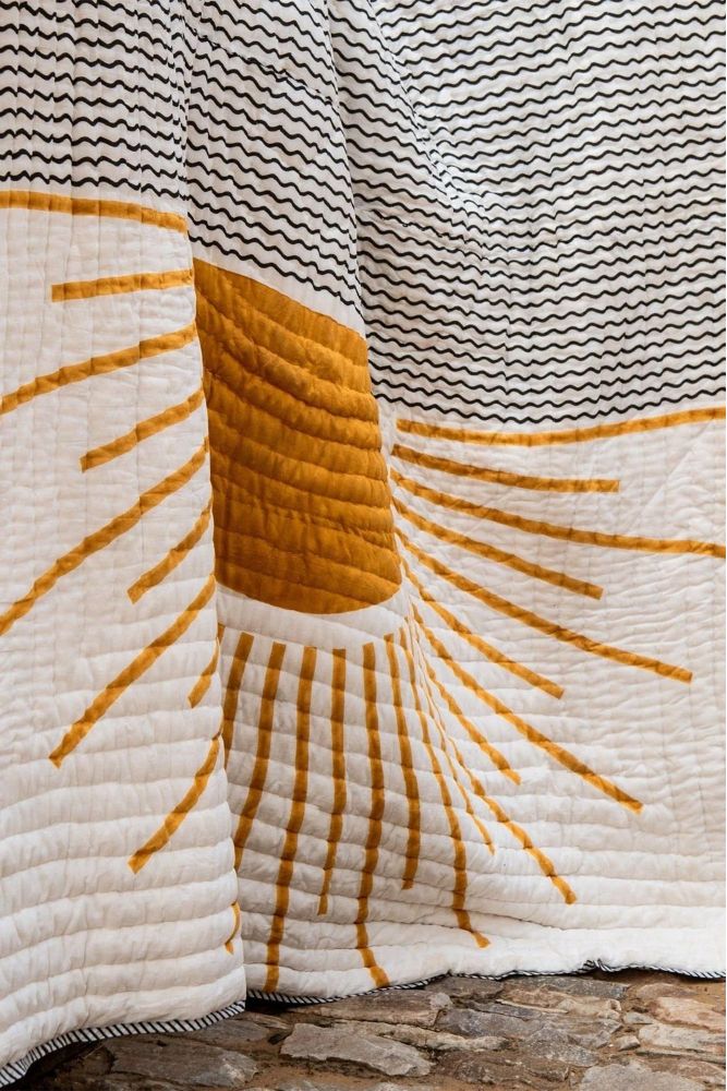 Couvre-lit matelassé. Good Morning. CQC LA